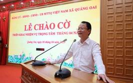 Quảng Oai tổ chức Lễ chào cờ tháng 4/2026, công bố quyết định về công tác cán bộ