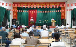 Các đồng chí Thường trực Đảng ủy xã dự sinh hoạt chi bộ thường kỳ tháng 4