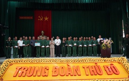 Lãnh đạo xã Liên Minh thăm, động viên chiến sĩ mới đang đóng quân tại Trung đoàn 102, Sư đoàn 308