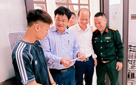 Hơn 300 thanh niên xã Tam Hưng hăng hái tham gia đăng ký nghĩa vụ quân sự năm 2026