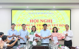 THẠCH THẤT: CÔNG BỐ VÀ TRAO QUYẾT ĐỊNH VỀ CÔNG TÁC CÁN BỘ