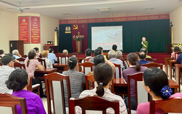 Tuyên truyền Luật trật tự, an toàn giao thông đường bộ và các quy định liên quan.