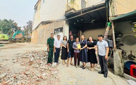 UB MTTQ Việt Nam xã Thanh Oai thăm hỏi, động viên gia đình gặp hỏa hoạn tại thôn Tây Sơn