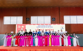 Tập thể điển hình tiêu biểu chi bộ THCS Đô thị Việt Hưng