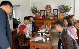 Hành trình đưa dịch vụ công đến gần hơn với người cao tuổi của Chi nhánh 12