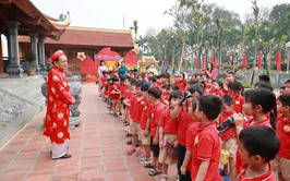 Trường Mầm non Liên Bạt tổ chức dâng hương tại Khu lưu niệm Trưởng ban Thường trực Quốc hội Bùi Bằng Đoàn