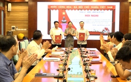 Xã Mỹ Đức công bố các Quyết định của Ban Thường vụ Thành ủy; các Nghị quyết, Quyết định của HĐND, UBND Thành phố và Nghị quyết của HĐND xã về công tác cán bộ