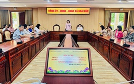 Trao tặng xe lăn cho người khuyết tật thuộc các xã Hoài Đức, Sơn Đồng, Dương Hoà, Ô Diên