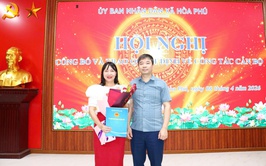 Xã Hoà Phú: Hội nghị công bố và trao Quyết định công tác cán bộ 