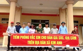 XÃ KIM ANH THỰC HIỆN TIÊM PHÒNG DỊCH BỆNH CHO ĐÀN GIA SÚC, GIA CẦM