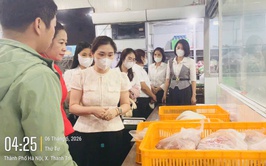 Trường Mầm non A Tứ Hiệp phối hợp cùng cha mẹ học sinh kiểm tra đột xuất đơn vị cung cấp thực phẩm Davicorp