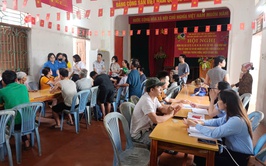 Hỗ trợ người cao tuổi, gia đình chính sách và người yếu thế thực hiện thủ tục nhận lương hưu, trợ cấp BHXH tại Nhà văn hóa thôn Bến