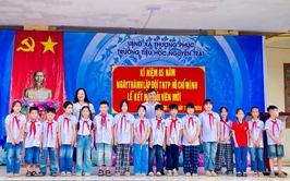 Trường Tiểu học Nguyễn Trãi tổ chức kỷ niệm 85 năm Ngày thành lập Đội TNTP Hồ Chí Minh và kết nạp đội viên mới