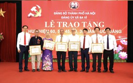 ĐẢNG ỦY XÃ BA VÌ TỔ CHỨC LỄ TRAO TẶNG HUY HIỆU ĐẢNG ĐỢT 19/5/2026