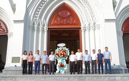 Lãnh đạo xã Đại Xuyên thăm, chúc mừng Giáo xứ Bái Đô chuẩn bị Đại lễ trọng đại