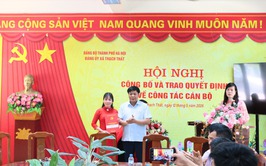 Xã Thạch Thất công bố và trao quyết định về công tác cán bộ tại Trường tiểu học Đại Đồng