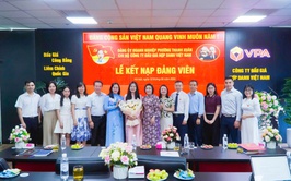 Chi bộ công ty Đấu giá Hợp danh Việt Nam tổ chức Lễ kết nạp đảng viên