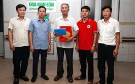 Khói lửa bao trùm căn nhà nghèo, người phụ nữ tâm thần bỏng nặng
