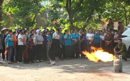 Hơn 200 cán bộ, hội viên phụ nữ xã Thanh Oai được tập huấn kiến thức, kỹ năng về phòng cháy, chữa cháy và cứu nạn, cứu hộ