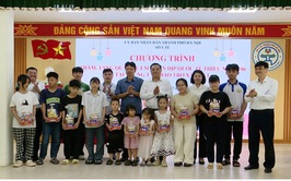 Sở Y tế Hà Nội thăm, tặng quà trẻ em tại Trung tâm Bảo trợ xã hội 1 Hà Nội nhân dịp Tết Thiếu nhi 1/6