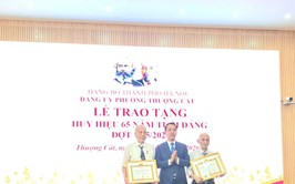 Phường Thượng Cát kỷ niệm 136 năm Ngày sinh Chủ tịch Hồ Chí Minh, trao huy hiệu Đảng cho 14 đảng viên