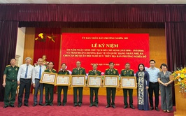 PHƯỜNG NGHĨA ĐÔ TỔ CHỨC LỄ TRAO HUÂN CHƯƠNG BẢO VỆ TỔ QUỐC CHO CÁN BỘ QUÂN ĐỘI NGHỈ HƯU
