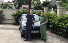 Công an xã Phú Cát kịp thời hỗ trợ người dân nhận lại phương tiện bị bỏ quên