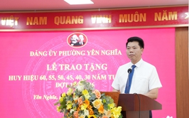 Đảng bộ phường Yên Nghĩa trang trọng tổ chức lễ trao Huy hiệu Đảng đợt 19/5