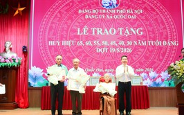 Xã Quốc Oai trang trọng trao tặng Huy hiệu Đảng đợt 19/5 cho 37 đảng viên