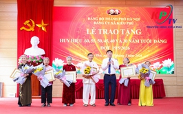 Đảng ủy xã Kiều Phú tổ chức Lễ trao tặng Huy hiệu Đảng đợt 19/5 cho 29 đảng viên