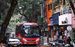 Đề xuất mở rộng phạm vi hạn chế xe ô tô trên 16 chỗ trong giờ cao điểm tại phường Hoàn Kiếm