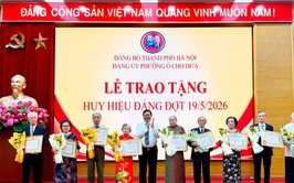 Phường Ô Chợ Dừa: 109 đảng viên nhận Huy hiệu Đảng đợt 19-5
