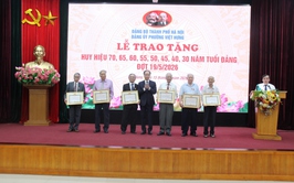 Đảng ủy phường Việt Hưng trang trọng tổ chức Lễ trao tặng Huy hiệu Đảng đợt 19/5/2026.