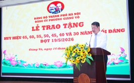 180 đảng viên phường Giảng Võ nhận Huy hiệu Đảng đợt 19-5