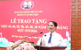 Xã Bất Bạt trao Huy hiệu Đảng đợt 19/5 cho 41 đảng viên