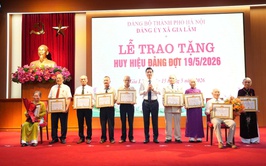 Xã Gia Lâm có 53 đảng viên được trao tặng Huy hiệu Đảng đợt 19-5