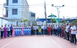Thôn Thuận Quang gắn biển công trình dân vận khéo “Nâng cấp, cải tạo sân sau Nghè”