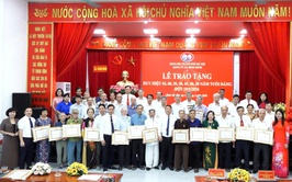 Xã Bình Minh: Trao huy hiệu Đảng dịp 19/5 cho 41 đảng viên