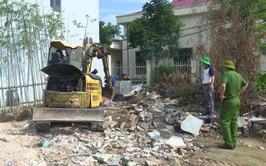 SÓC SƠN RA QUÂN GIẢI TỎA VI PHẠM LẤN CHIẾM HÀNH LANG GIAO THÔNG, ĐẤT CÔNG