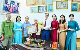 Tin truyền hình: Đảng ủy xã Phú Nghĩa tổ chức Lễ trao tặng Huy hiệu Đảng đợt 19/5/2026