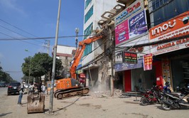 Khi người dân Tân Bình tự nguyện tháo dỡ bàn giao mặt bằng thi công Dự án Quốc lộ 6 vì lợi ích chung
