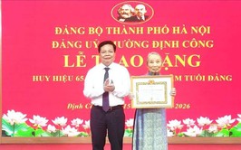 74 đảng viên phường Định Công vinh dự nhận Huy hiệu Đảng