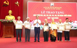 ĐẢNG BỘ XÃ PHÚ XUYÊN TRANG TRỌNG TỔ CHỨC LỄ TRAO HUY HIỆU ĐẢNG ĐỢT 19/5; KỶ NIỆM 136 NĂM NGÀY SINH CHỦ TỊCH HỒ CHÍ MINH VÀ KHAI MẠC HỘI THI BÁO CÁO VIÊN, TUYÊN TRUYỀN VIÊN GIỎI NĂM 2026