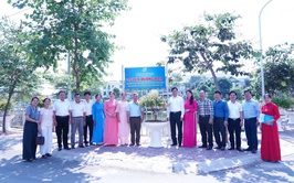 Hội LHPN phường Chương Mỹ bàn giao tuyến đường hoa, ra mắt mô hình “Ngôi nhà xanh”