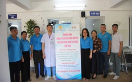 Công đoàn xã Thanh Trì khám sức khỏe miễn phí cho gần 100 công nhân lao động