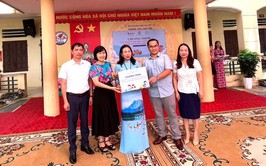 Chương trình trao tặng sách cho thư viện và học bổng tiếng Anh online cho Trường THCS Thái Hoà