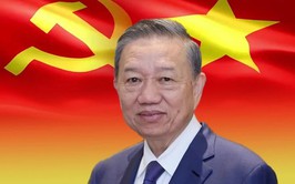 Ánh sáng Hồ Chí Minh soi đường cho chúng ta đi