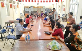 Xã Thanh Trì hỗ trợ lưu động xác thực thuê bao di động, thúc đẩy chuyển đổi số đến từng thôn, xóm