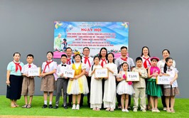 Tưng bừng “Ngày hội công nhận hoàn thành Chương trình Rèn luyện đội viên” Tuyên dương Cháu ngoan Bác Hồ – Chủ nhân Thăng Long
Hội thi “Chúng em kể chuyện Bác Hồ” của Liên đội trường Tiểu học Thúy Lĩnh