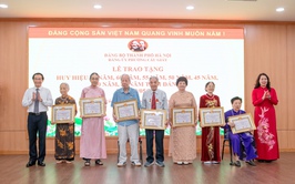 97 đảng viên phường Cầu Giấy nhận Huy hiệu Đảng đợt 19-5: Dấu son của niềm tin, bản lĩnh và sự cống hiến